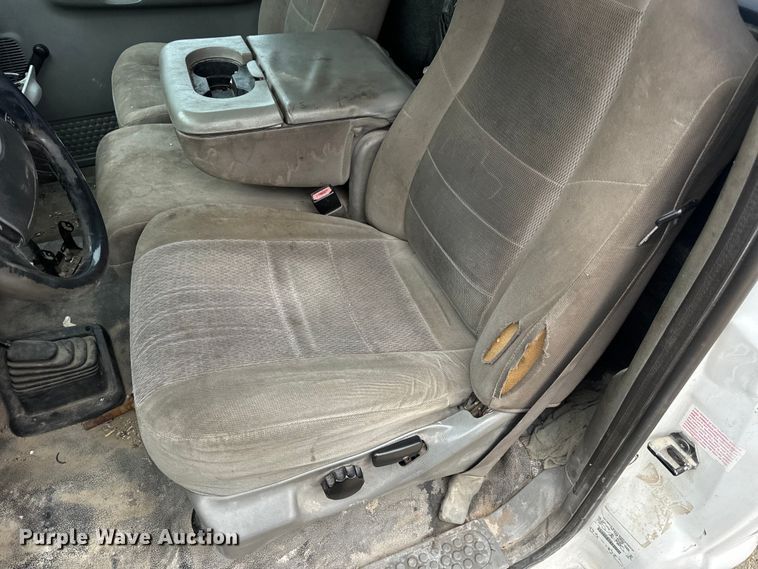 image for item OF9963 2004 Ford F550 Super Duty XL flatbed truck