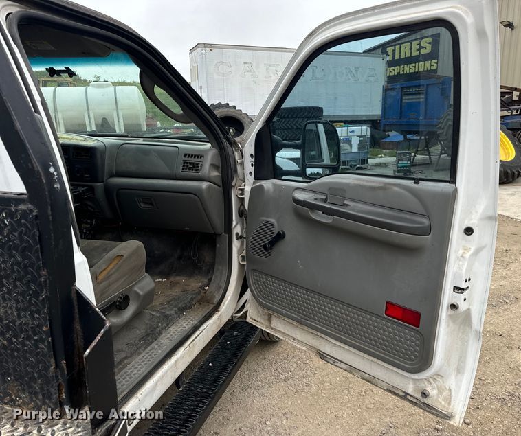 image for item OF9963 2004 Ford F550 Super Duty XL flatbed truck