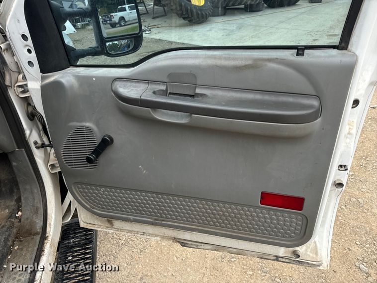 image for item OF9963 2004 Ford F550 Super Duty XL flatbed truck