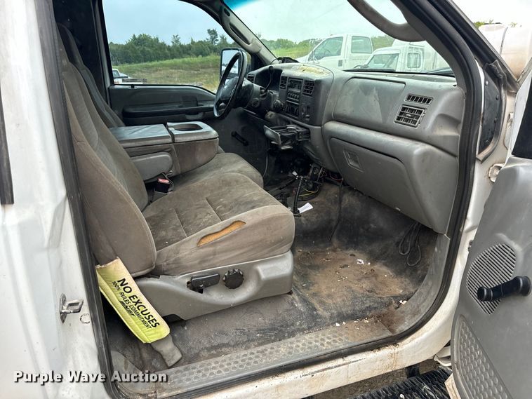 image for item OF9963 2004 Ford F550 Super Duty XL flatbed truck