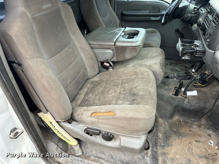 image for item OF9963 2004 Ford F550 Super Duty XL flatbed truck