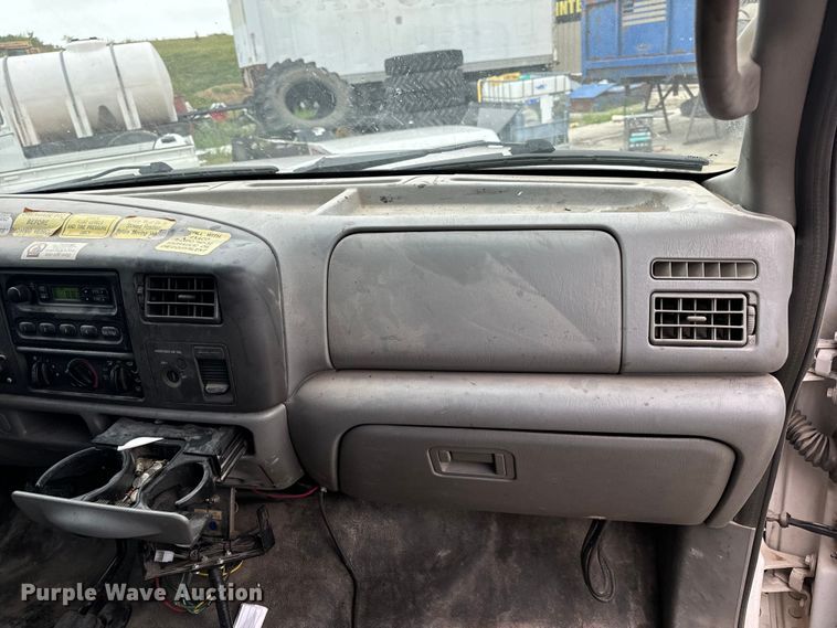 image for item OF9963 2004 Ford F550 Super Duty XL flatbed truck