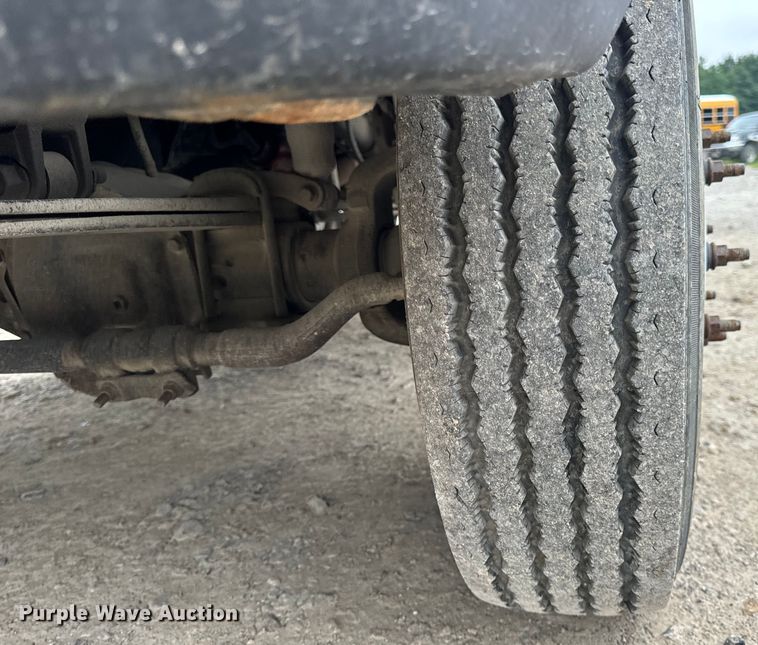 image for item OF9963 2004 Ford F550 Super Duty XL flatbed truck