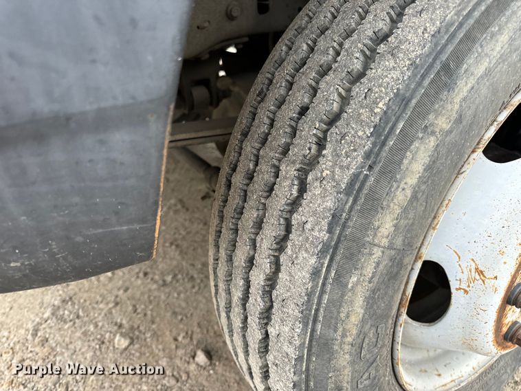 image for item OF9963 2004 Ford F550 Super Duty XL flatbed truck