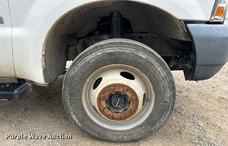 image for item OF9963 2004 Ford F550 Super Duty XL flatbed truck