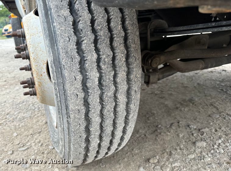 image for item OF9963 2004 Ford F550 Super Duty XL flatbed truck