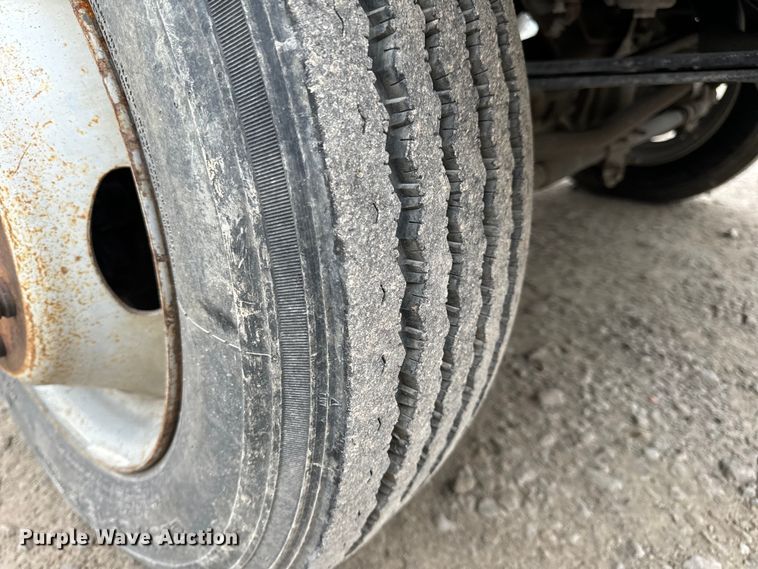 image for item OF9963 2004 Ford F550 Super Duty XL flatbed truck