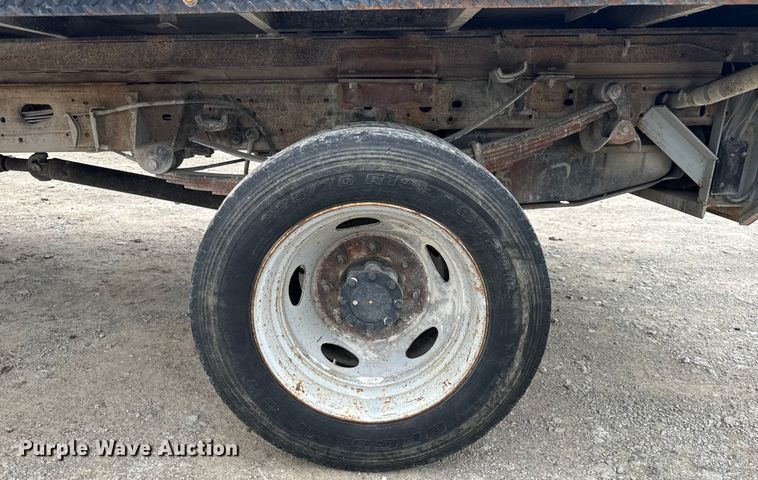 image for item OF9963 2004 Ford F550 Super Duty XL flatbed truck