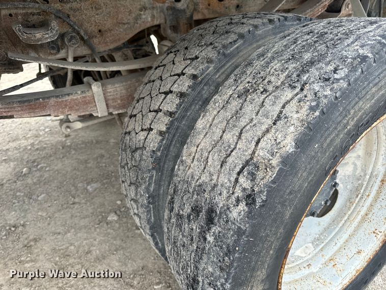 image for item OF9963 2004 Ford F550 Super Duty XL flatbed truck