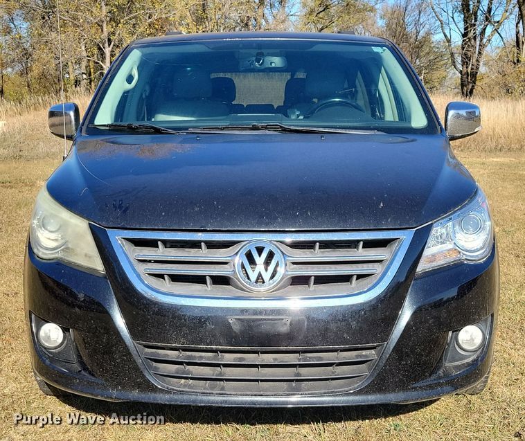 image for item OH9361 2011 Volkswagen Routan SEL van