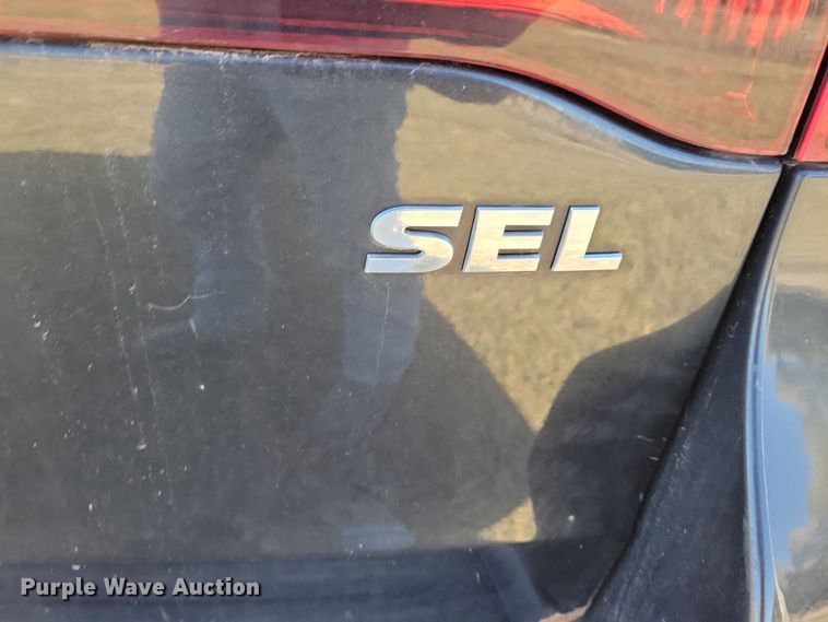 image for item OH9361 2011 Volkswagen Routan SEL van