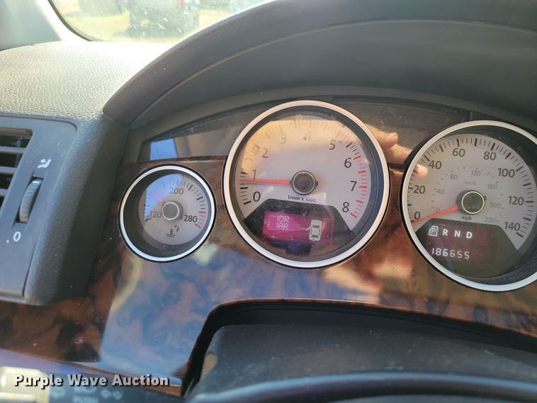 image for item OH9361 2011 Volkswagen Routan SEL van