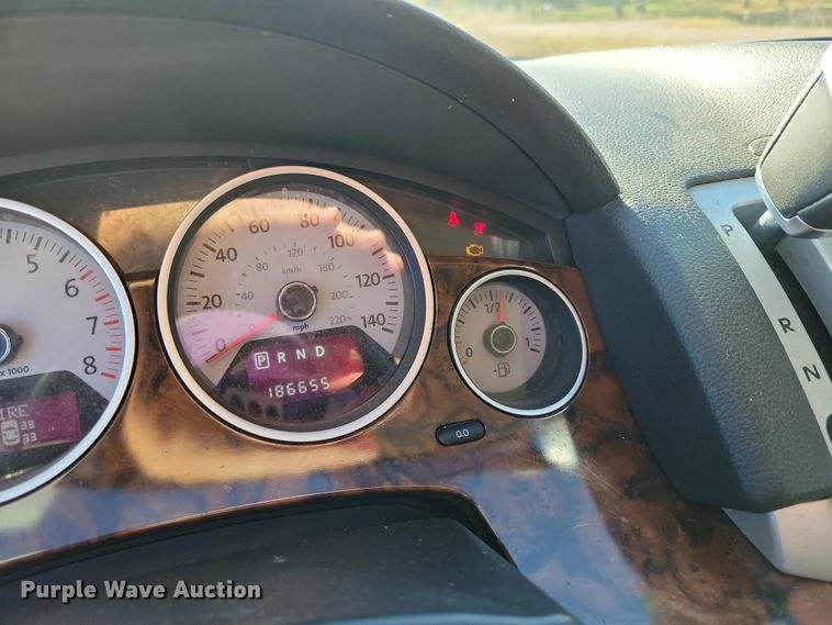 image for item OH9361 2011 Volkswagen Routan SEL van