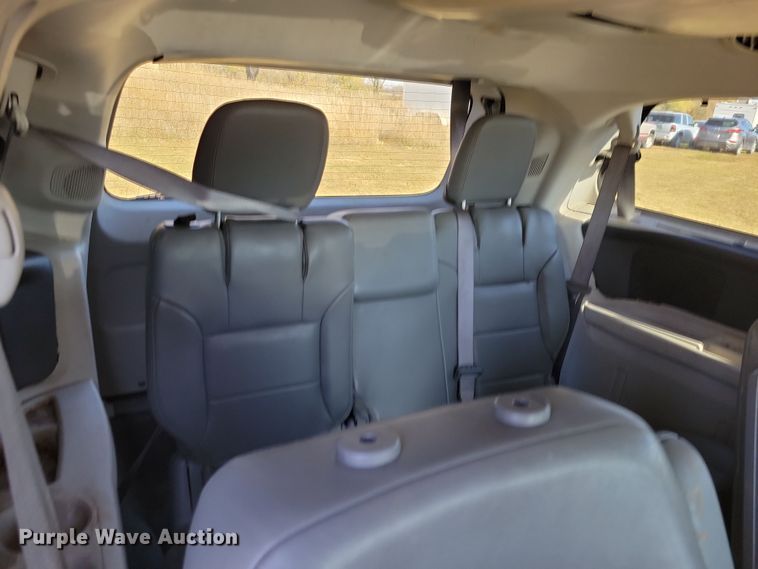 image for item OH9361 2011 Volkswagen Routan SEL van