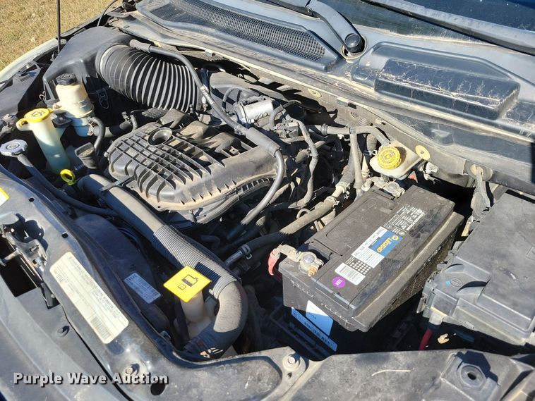 image for item OH9361 2011 Volkswagen Routan SEL van