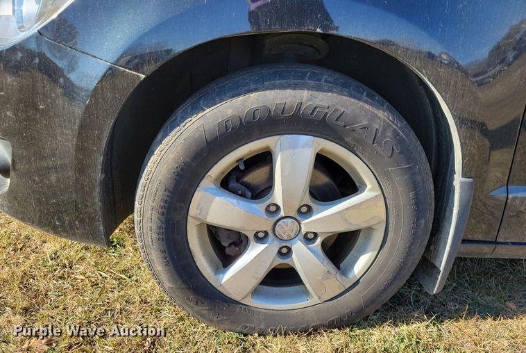 image for item OH9361 2011 Volkswagen Routan SEL van