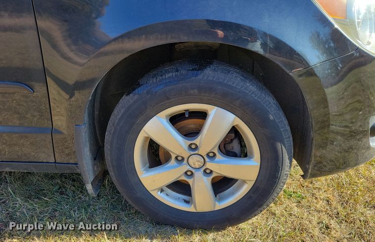 image for item OH9361 2011 Volkswagen Routan SEL van