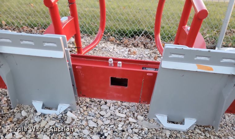 image for item OH9401 2023 Anderson  Pince 4000 skid steer bale grabber