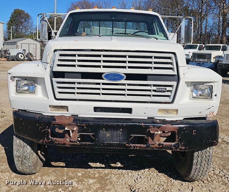 image for item OJ9079 1990 Ford F800 truck cab and chassis