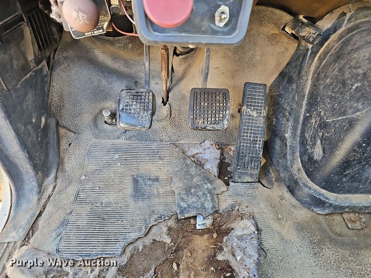 image for item OJ9079 1990 Ford F800 truck cab and chassis