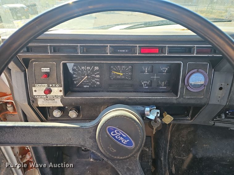 image for item OJ9079 1990 Ford F800 truck cab and chassis