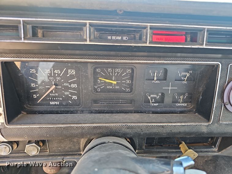 image for item OJ9079 1990 Ford F800 truck cab and chassis