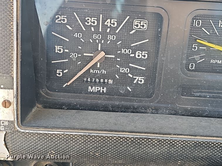 image for item OJ9079 1990 Ford F800 truck cab and chassis