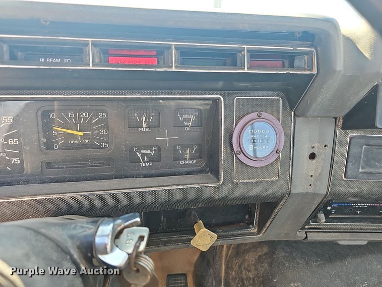 image for item OJ9079 1990 Ford F800 truck cab and chassis