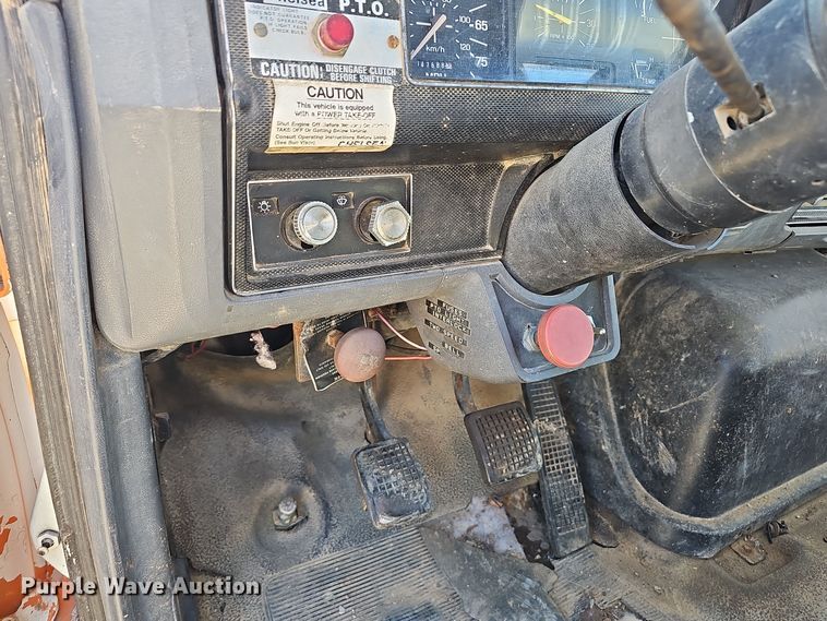 image for item OJ9079 1990 Ford F800 truck cab and chassis