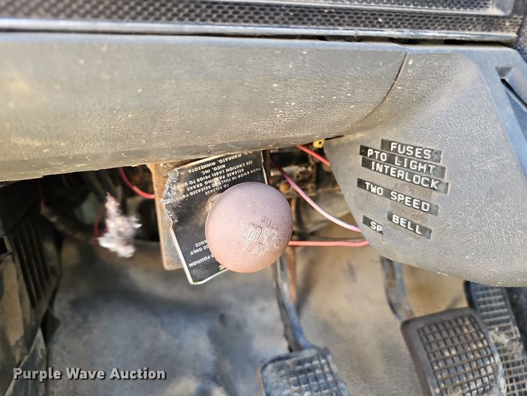 image for item OJ9079 1990 Ford F800 truck cab and chassis