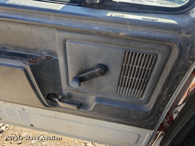 image for item OJ9079 1990 Ford F800 truck cab and chassis