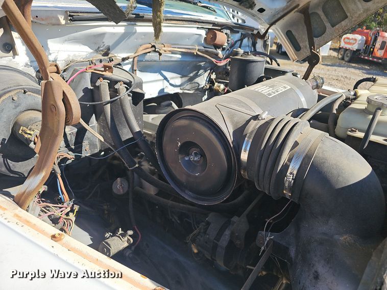 image for item OJ9079 1990 Ford F800 truck cab and chassis