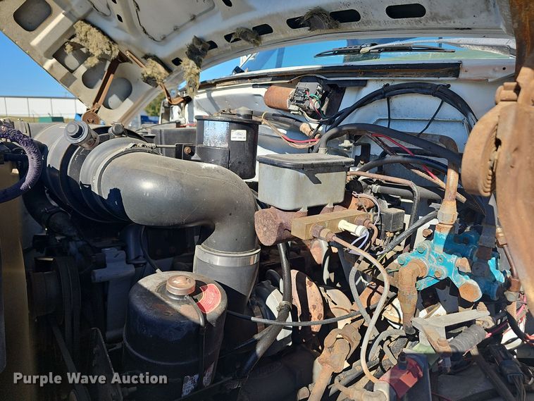 image for item OJ9079 1990 Ford F800 truck cab and chassis