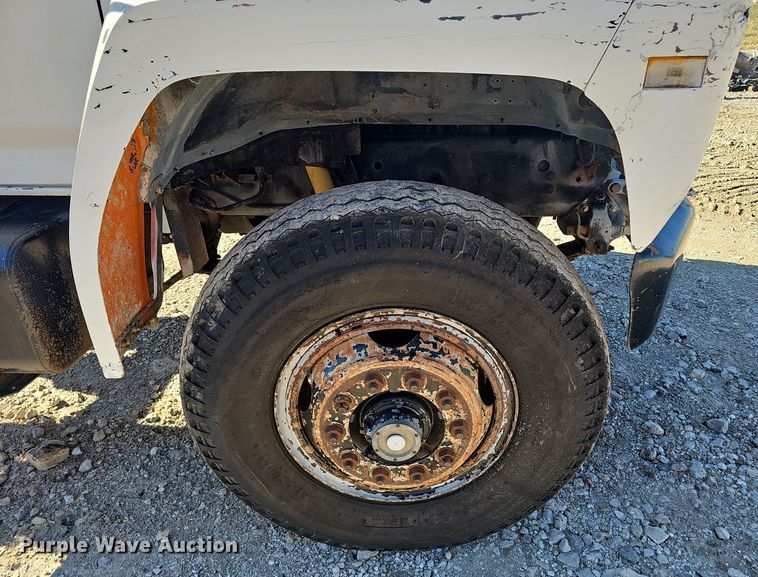 image for item OJ9079 1990 Ford F800 truck cab and chassis