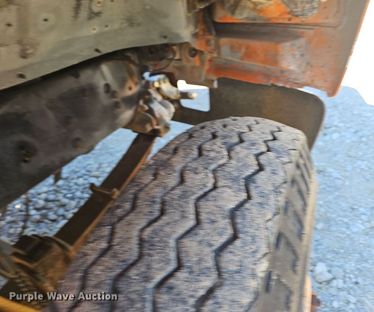 image for item OJ9079 1990 Ford F800 truck cab and chassis