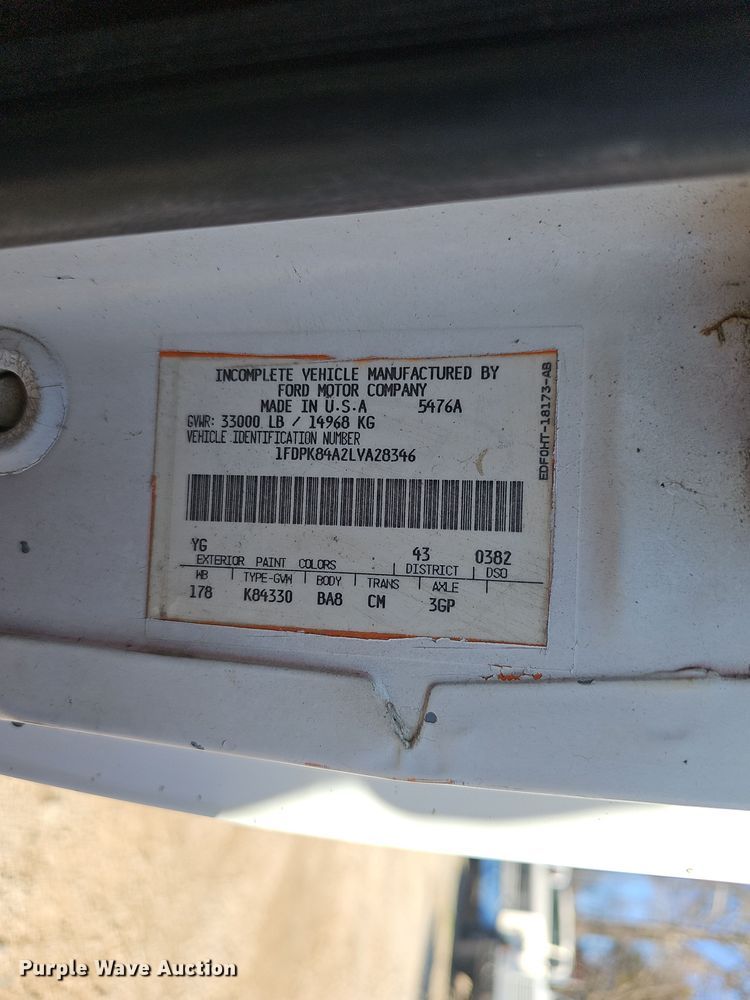 image for item OJ9079 1990 Ford F800 truck cab and chassis