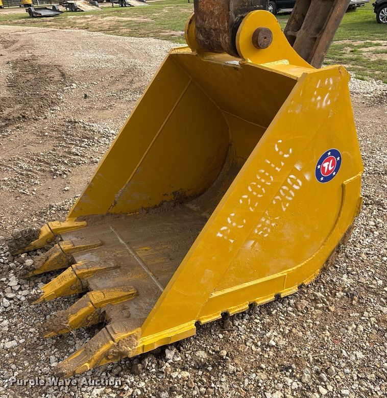 image for item DM1861 Komatsu  PC200LC-8 excavator