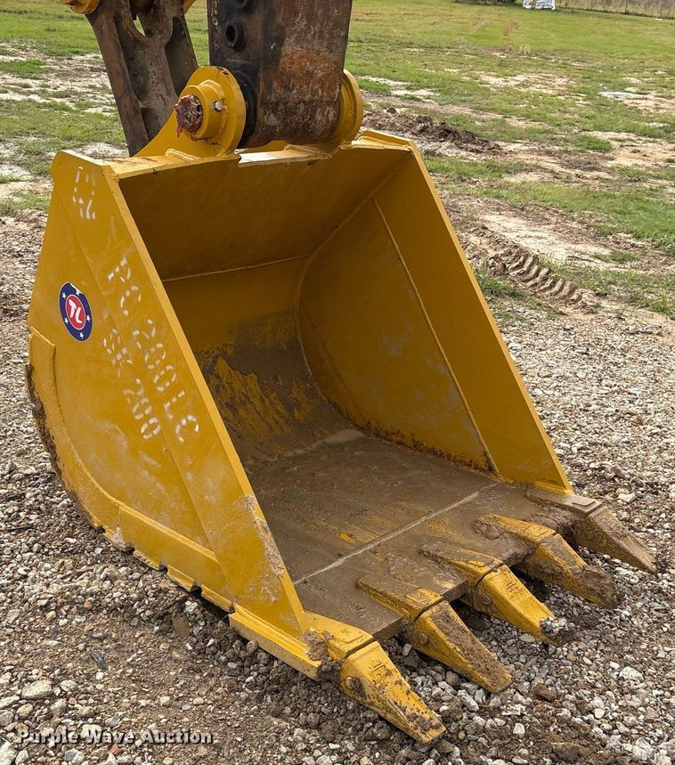 image for item DM1861 Komatsu  PC200LC-8 excavator
