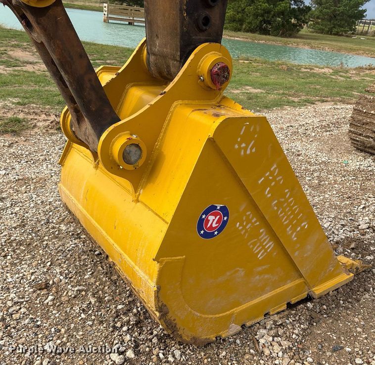 image for item DM1861 Komatsu  PC200LC-8 excavator