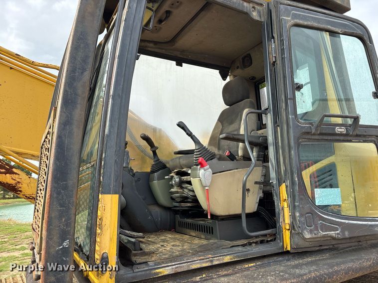 image for item DM1861 Komatsu  PC200LC-8 excavator