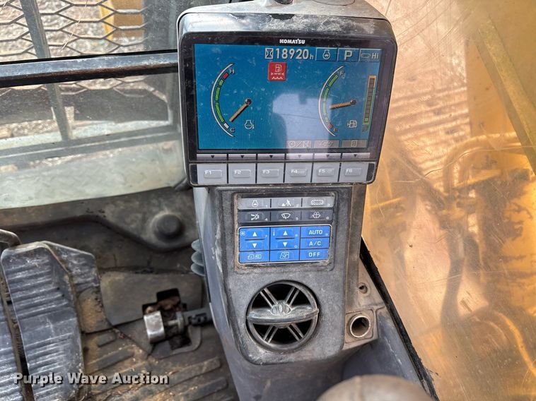 image for item DM1861 Komatsu  PC200LC-8 excavator