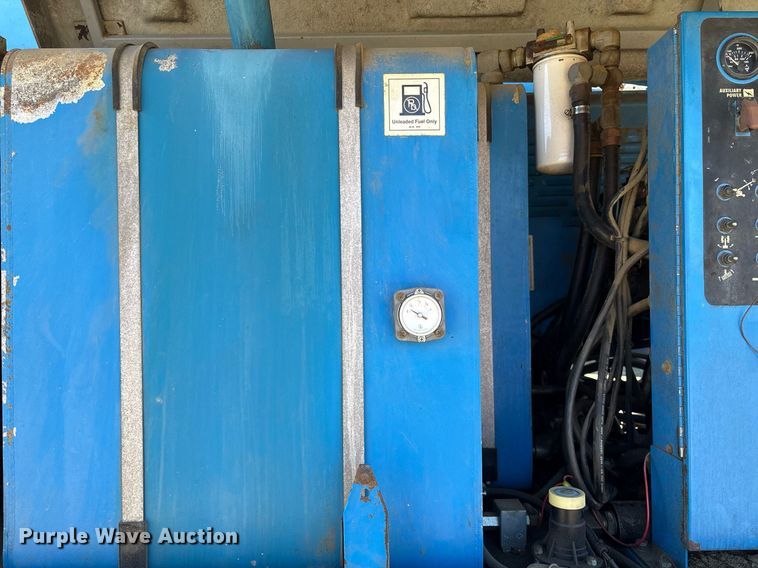 image for item DM1879 1996 Genie S-65 boom lift