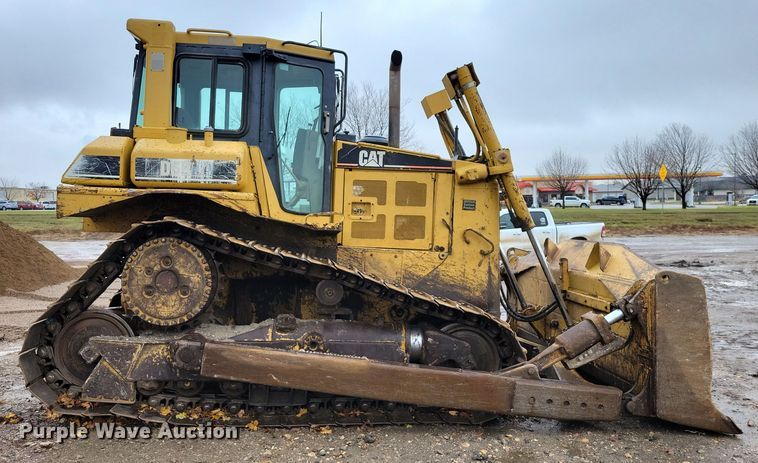 image for item DN3629 1998 Caterpillar D6R XL dozer