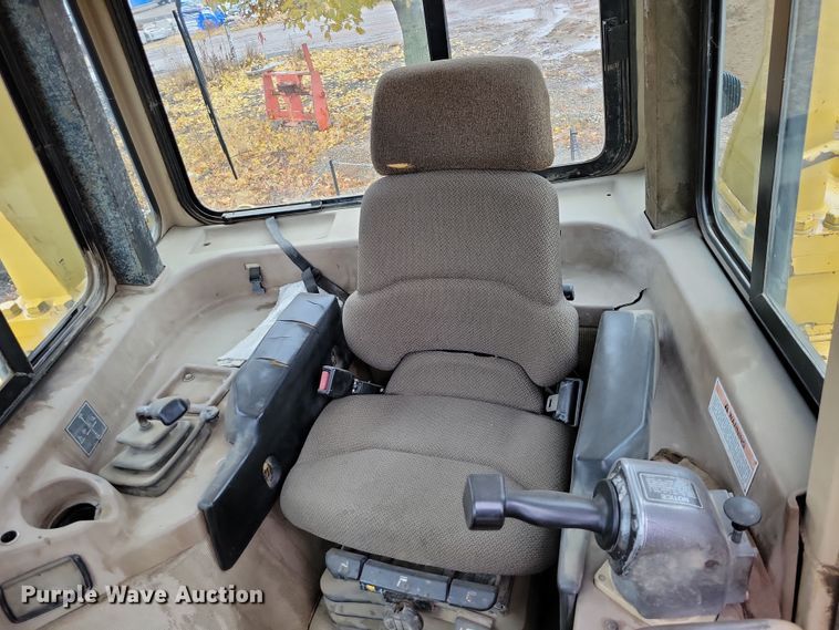 image for item DN3629 1998 Caterpillar D6R XL dozer