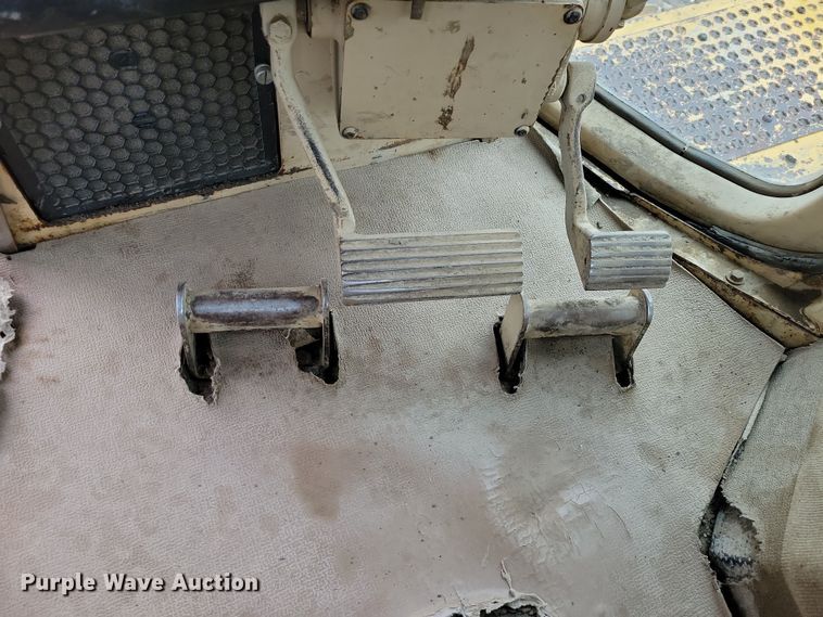 image for item DN3629 1998 Caterpillar D6R XL dozer