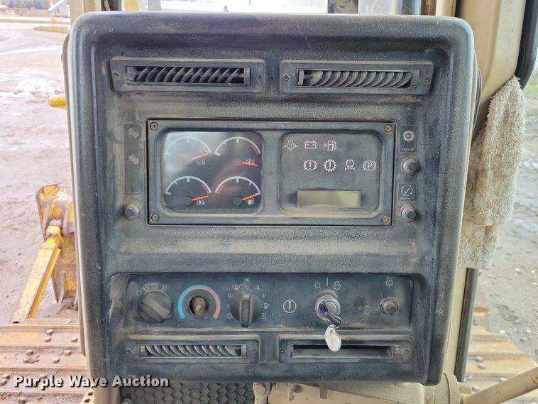 image for item DN3629 1998 Caterpillar D6R XL dozer