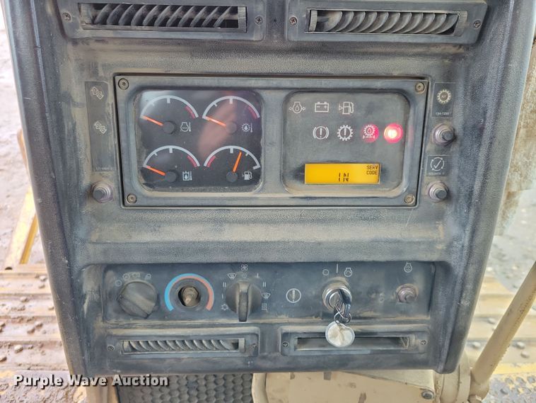 image for item DN3629 1998 Caterpillar D6R XL dozer