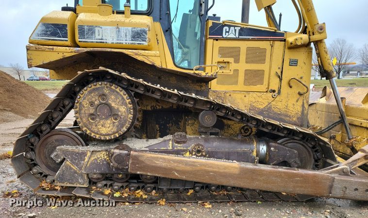 image for item DN3629 1998 Caterpillar D6R XL dozer