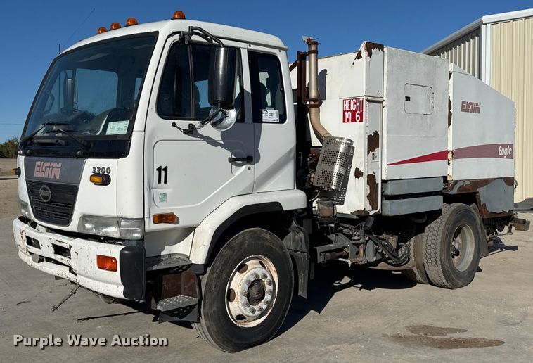 image for item DO2571 2009 Elgin Eagle street sweeper truck