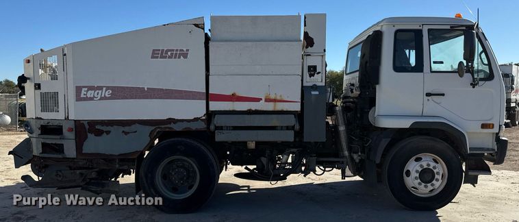 image for item DO2571 2009 Elgin Eagle street sweeper truck